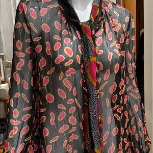 Diane Von Furstenberg Women’s Black and Pink Silk Blouse. Size 4.